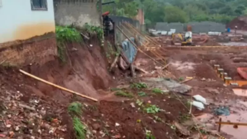 Temporal causa estragos em Cascavel com alagamentos e quedas de árvores