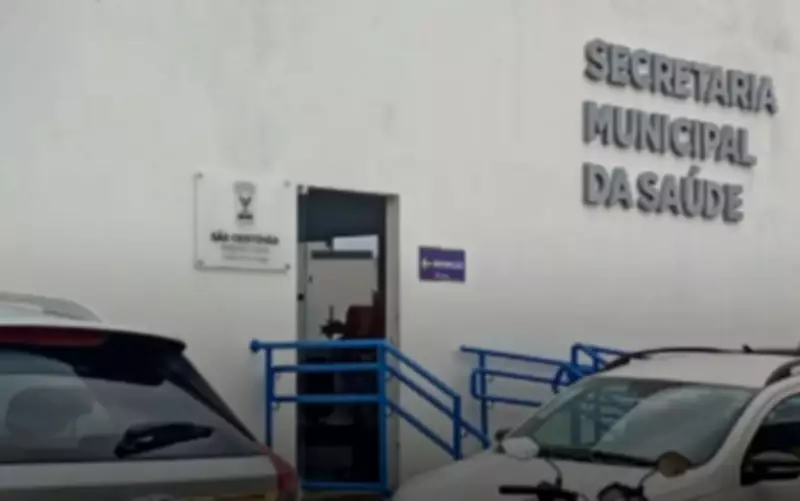 Teto da Secretaria de Saúde de São Cristóvão desaba após fortes chuvas; ninguém se feriu