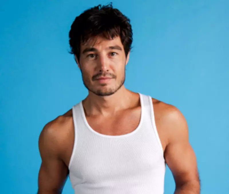 Tiago Iorc celebra 10 anos de 'Troco Likes' em entrevista ao vivo no g1 Ouviu