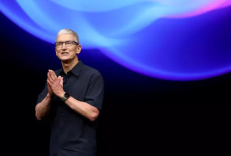 Tim Cook deixa CEO da Apple em 2026 e assume presidência do conselho