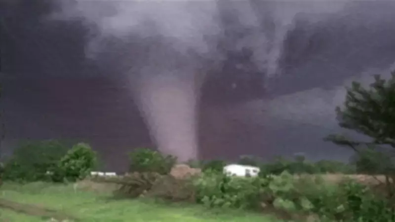Tornado atinge norte de Oklahoma e deixa pelo menos 10 feridos