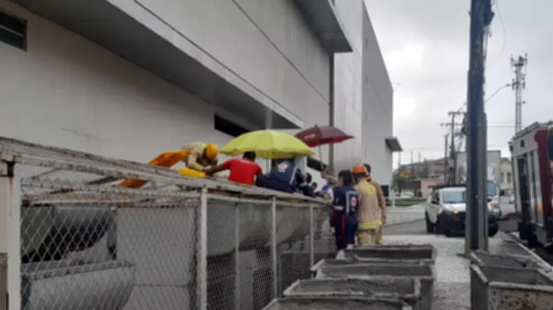 Trabalhador cai de 15 metros do telhado de shopping em Ponta Grossa