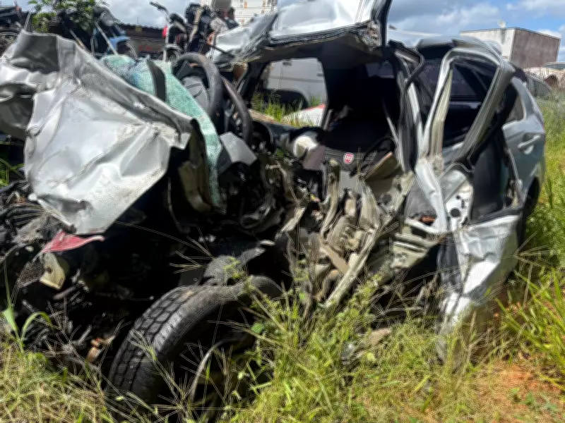 Tragédia na BR-251: Seis membros de uma família morrem em colisão frontal com carreta