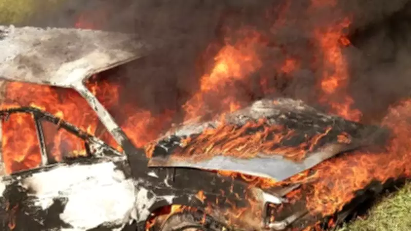 Tragédia na Flórida: Casal de adolescentes morre em acidente com carro em chamas