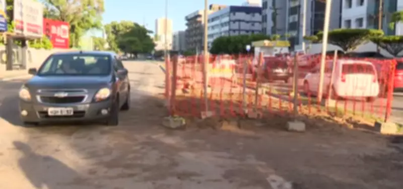 Trecho da Avenida Beira Rio em João Pessoa é interditado após afundamento de galeria pluvial