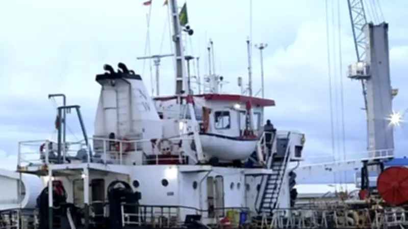 Tripulantes ganenses sem visto permanecem confinados em navio africano no Porto de Fortaleza