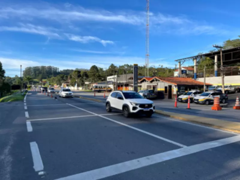 Trânsito flui sem congestionamentos no retorno do feriado de Tiradentes em rodovias do Alto Tietê