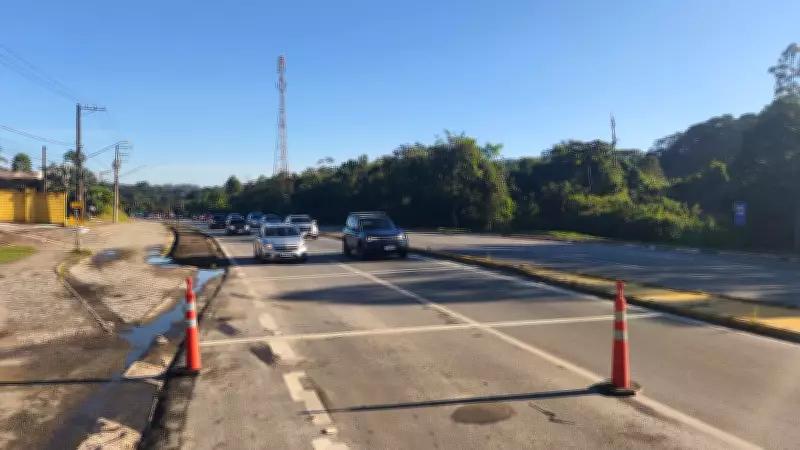 Trânsito intenso na Mogi-Bertioga nesta Sexta-Feira Santa com viagens de até 1h25