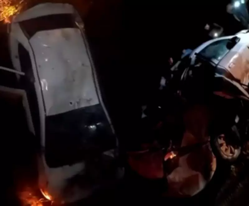 Três homens ficam feridos após carro capotar e cair abaixo de ponte em Caroebe, RR