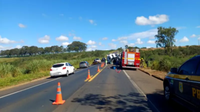 Três mortos em acidentes com caminhões na BR-365 em menos de quatro horas