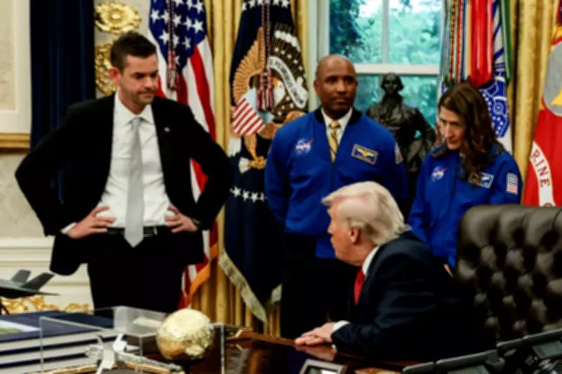 Trump comenta orelhas de chefe da NASA em encontro com astronautas