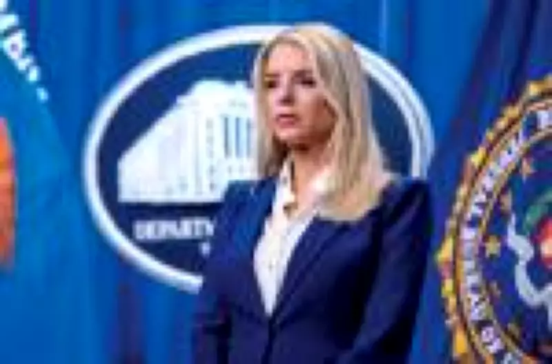 Trump demite procuradora-geral Pam Bondi após frustração com caso Epstein e lentidão