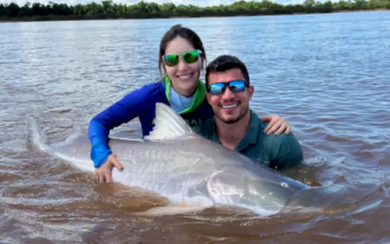 Turistas capturam peixe gigante proibido pela terceira vez no Rio Araguaia em Goiás