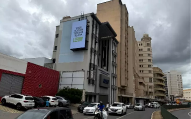 Uberaba recebe o maior painel de LED do Triângulo Mineiro em avenida histórica