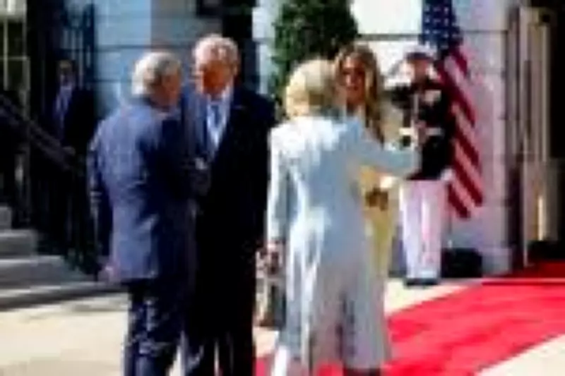 Vídeo: aperto de mão de Trump causa desconforto em rei Charles III; assista