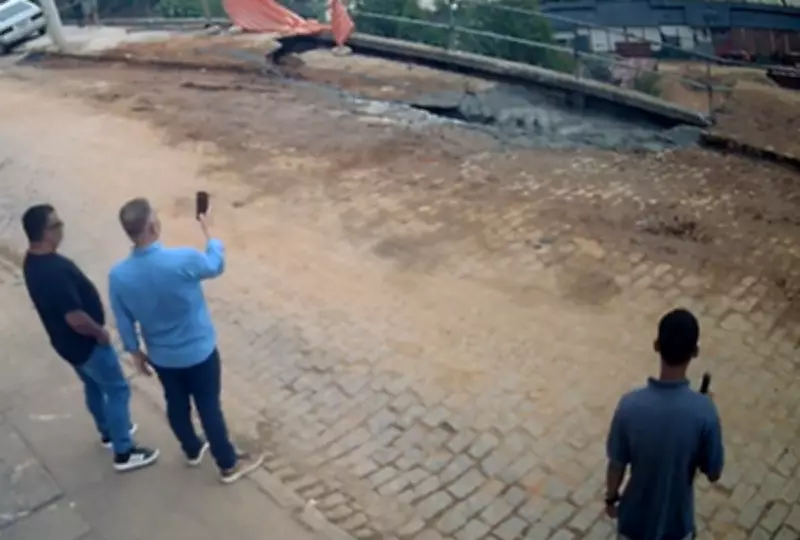 Vídeo flagra desmoronamento durante obra em Teresópolis; morador ironiza reparo