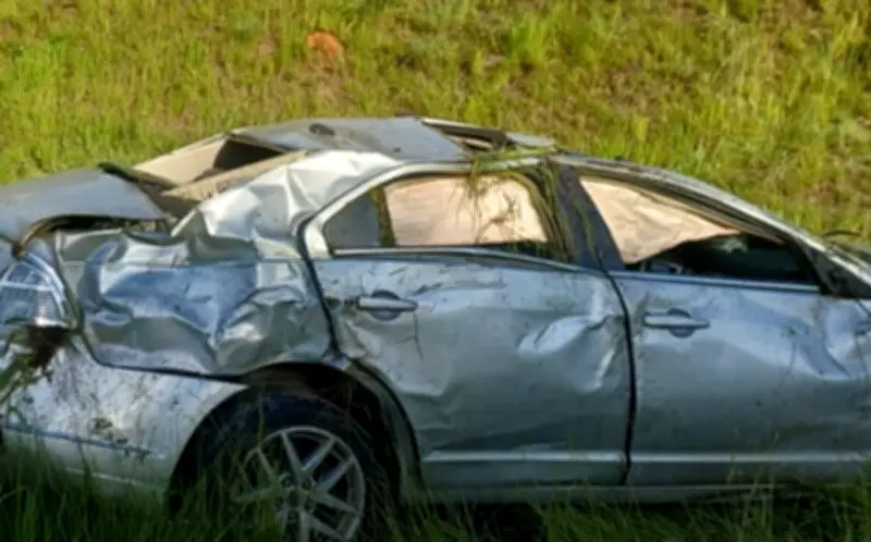 Veículo capota na BR-101 em Nossa Senhora do Socorro e deixa quatro feridos