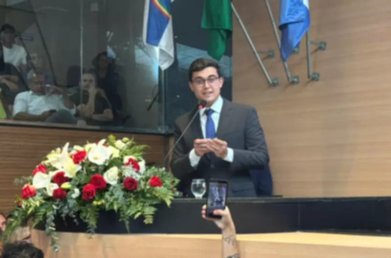 Victor Marques assume prefeitura do Recife após renúncia de João Campos
