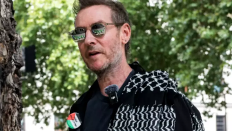 Vocalista do Massive Attack é preso em protesto pró-Palestina em Londres