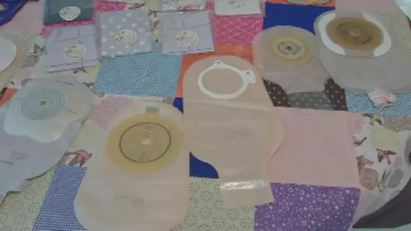 Voluntárias de Salto (SP) transformam tecidos em acolhimento com capas para bolsas de ostomia