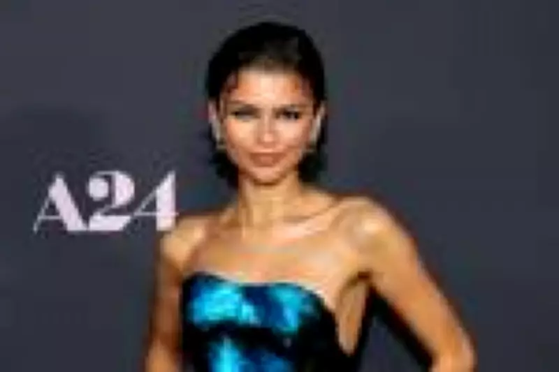 Zendaya usa moda vitoriana em pré-estreias e gera dúvida sobre casamento secreto