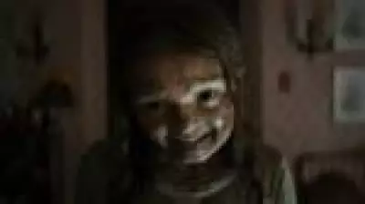 ‘A Maldição da Múmia’ diverte com violência, mas se perde entre terror e drama familiar