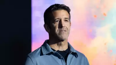 Apple anuncia John Ternus como novo CEO, sucedendo Tim Cook a partir de setembro