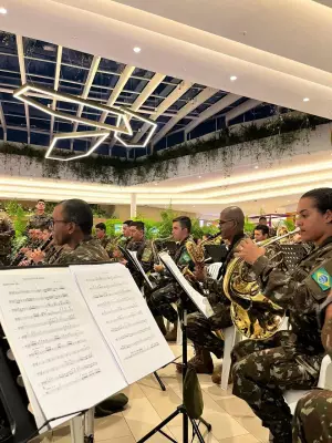 Banda do Exército se apresenta gratuitamente no Jockey Plaza Shopping em Curitiba