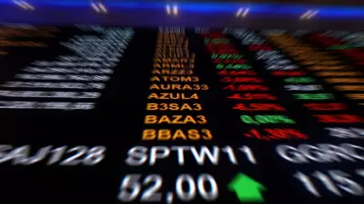 Bolsa brasileira atinge novo recorde histórico e dólar fecha abaixo de R$ 5