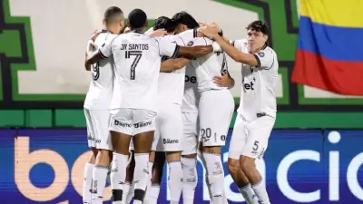 Botafogo resolve jogo em 20 minutos e goleia Chapecoense na Arena Condá