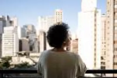 Brasil atinge recorde de 15,6 milhões morando sozinhos, revela IBGE