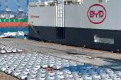 BYD demite 100 mil funcionários e intensifica guerra por eficiência no mercado de elétricos