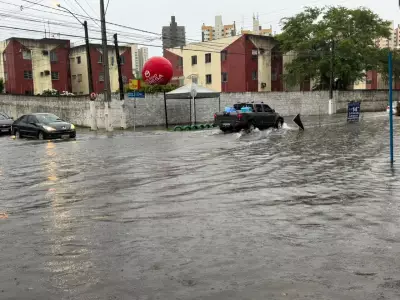 Chuvas alagam ruas e avenidas em Parnamirim; veja pontos intransitáveis