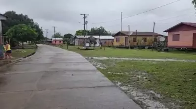 Comunidade ribeirinha no AM completa sete dias sem energia elétrica e enfrenta prejuízos