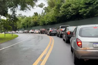 Feriado de Tiradentes provoca trânsito intenso e filas na Rio-Santos no Litoral Norte de SP