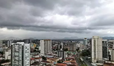 Frente fria traz chuva e ventos fortes à Baixada Santista entre quarta e sexta-feira