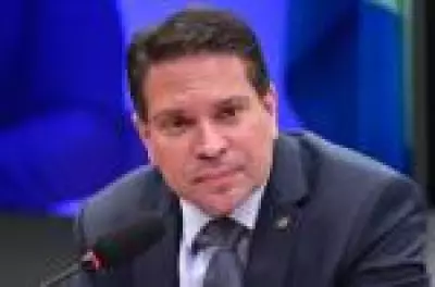 Grupo de Bolsonaro sai fortalecido com crise diplomática entre Brasil e EUA, diz cientista político