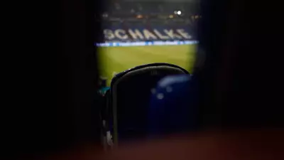 Homem morre em banheiro do estádio do Schalke 04 durante visita guiada