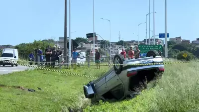 Jovem de 22 anos morre em acidente grave após colidir com caminhão e capotar em Cariacica, ES