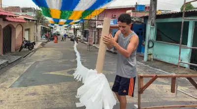 Moradores de Manaus decoram 'Rua da Copa' e mantêm tradição de 30 anos