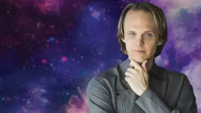 Morte de David Wilcock, youtuber do 'Alienígenas do Passado', aos 53 anos