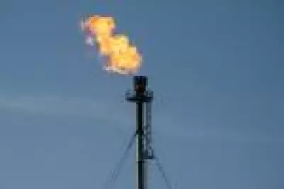 Negociações Frágeis EUA-Irã Impulsionam Alta do Petróleo e Abalam Mercados