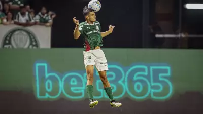 Palmeiras vence Athletico-PR mesmo com um a menos no Brasileirão
