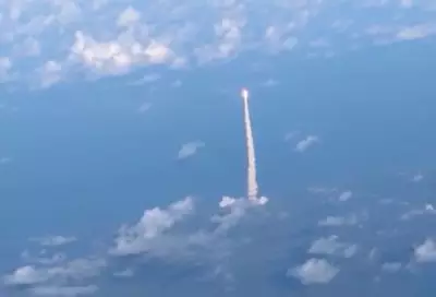 Passageiro em voo comercial registra em vídeo o lançamento lunar da missão Artemis 2 da Nasa