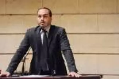 Pesquisa revela dificuldades para Carlos Bolsonaro em disputa pelo Senado em Santa Catarina