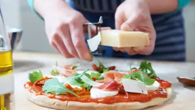 Pizza caseira em minutos: receitas fáceis e versáteis para almoço ou jantar