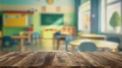 Professora corta cabelo de alunas em sala de aula na Itália e gera polêmica