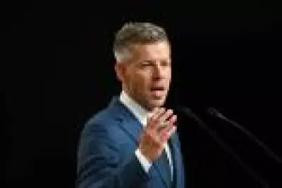 Péter Magyar derruba Orbán na Hungria após 16 anos: descontentamento e economia estagnada