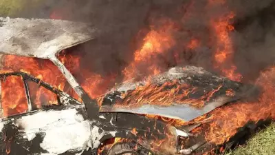 Tragédia na Flórida: Casal de adolescentes morre em acidente com carro em chamas