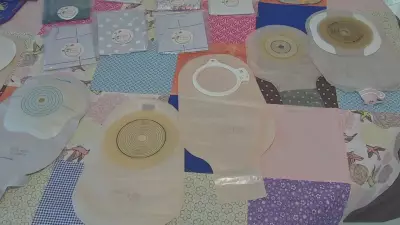 Voluntárias de Salto (SP) transformam tecidos em acolhimento com capas para bolsas de ostomia